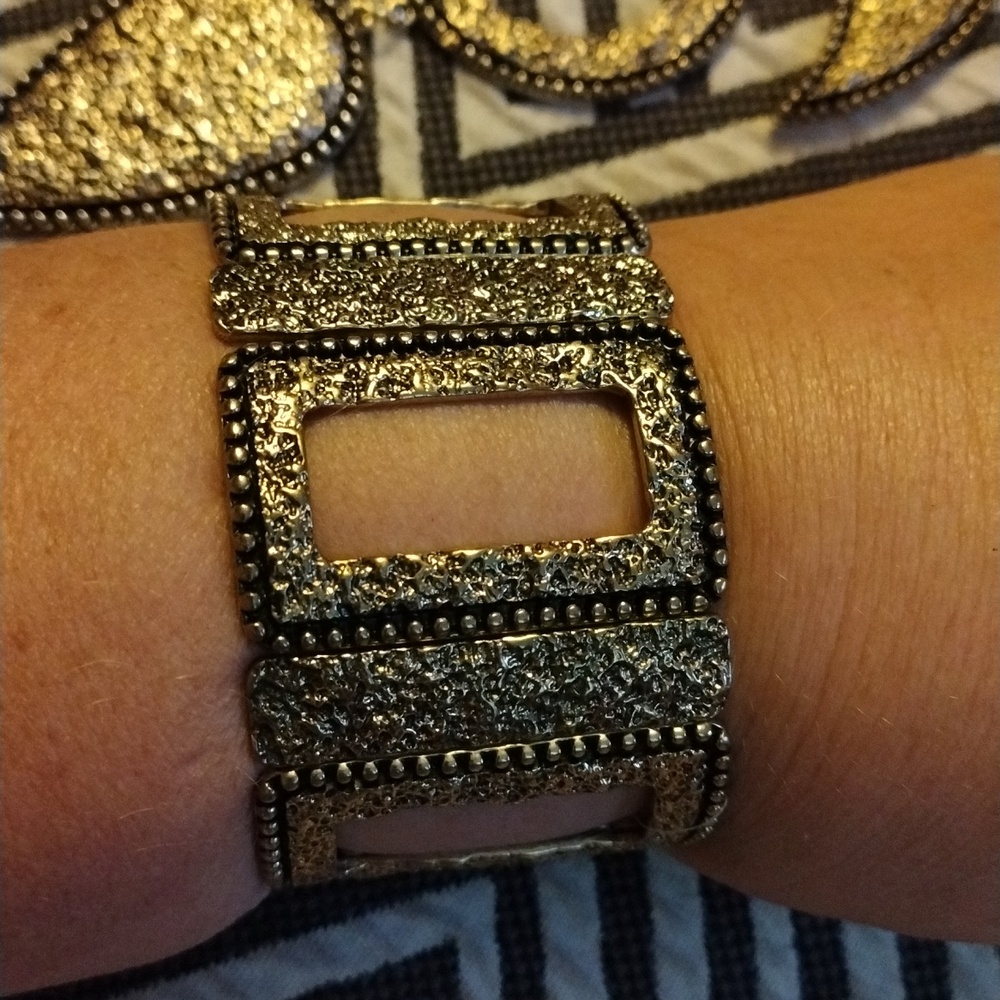 Erica Lyons stretch bracelet. Goldtone shiny